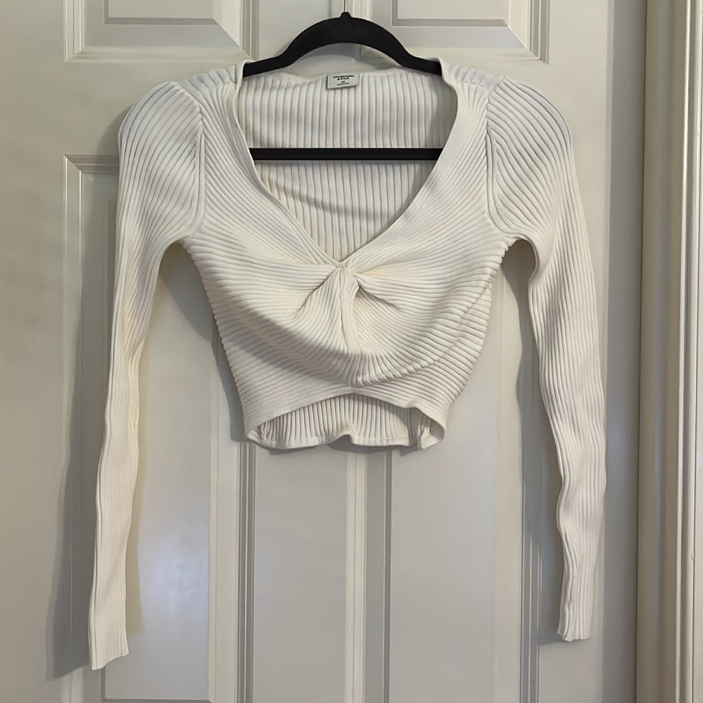 NWOT Abercrombie White Ribbed Front Twist Sweater - Picture 6 of 7